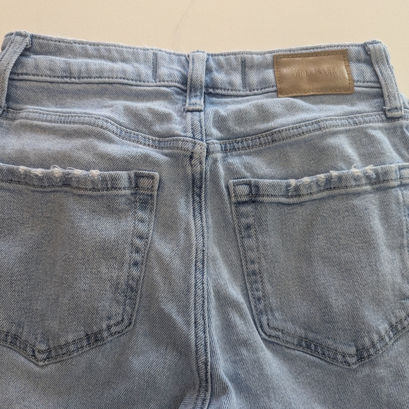 Hollister Jeans Light Blue Ultra High Rise Dad, Distressed Pockets W25S, Size 0s - Picture 8 of 10